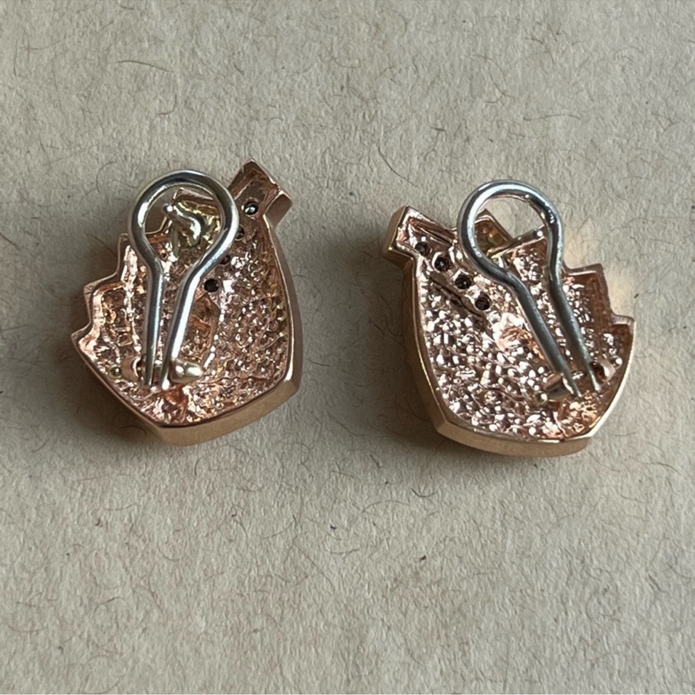 14k gold Omega back earrings with Diamonds - Picture 3 of 6